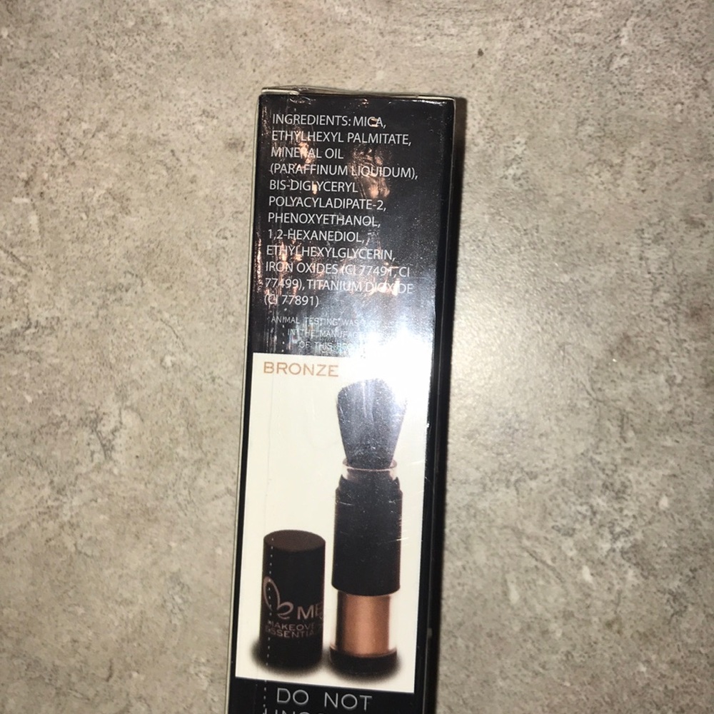 makeup essentials - Picture 4 of 7